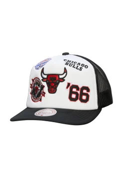 Boné Mitchell & Ness Black Bulls Gridlock Trucker