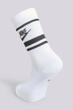 Nike Essential