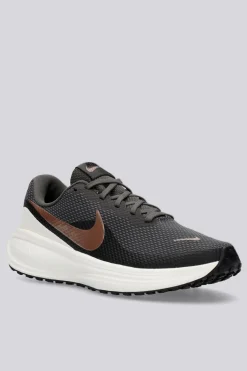 Nike Revolution 8