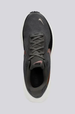 Nike Revolution 8